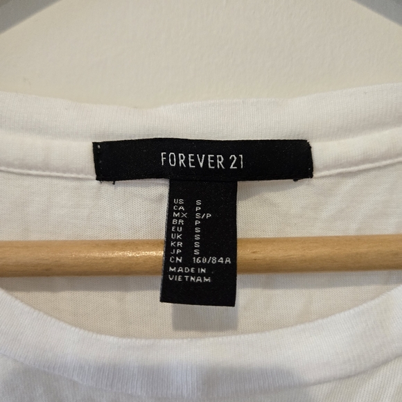 Forever21 Los Angeles white and black cityscape graphic tshirt small - Picture 3 of 5